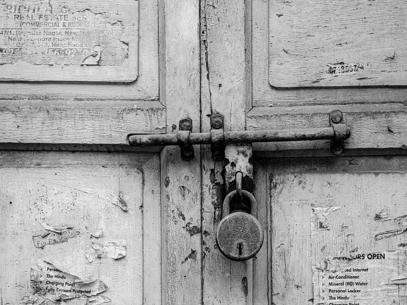 Defensa jurídica contra la okupación. CARBEL HOUSE SL en Las Gabias